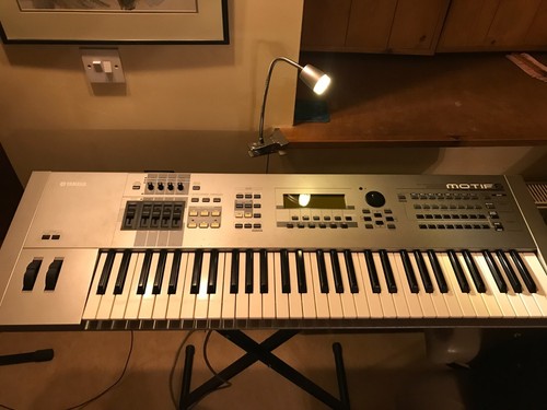 YAMAHA MOTIF6 61-Key Production Synthesizer Electric Piano - Picture 5 of 22