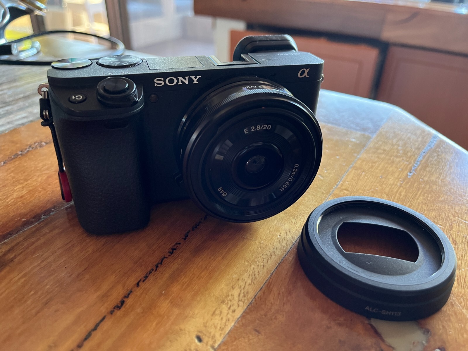 Sony a6400 Camera + 20mm f2.8 Len + 2 batteries & charger Excellent