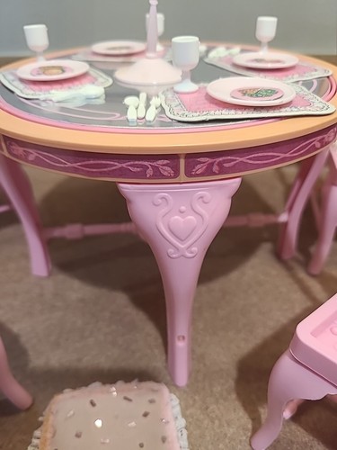 1984 Barbie Doll House Sweet Roses Dining Room Table & 4 Chairs And Accessories - Picture 9 of 15