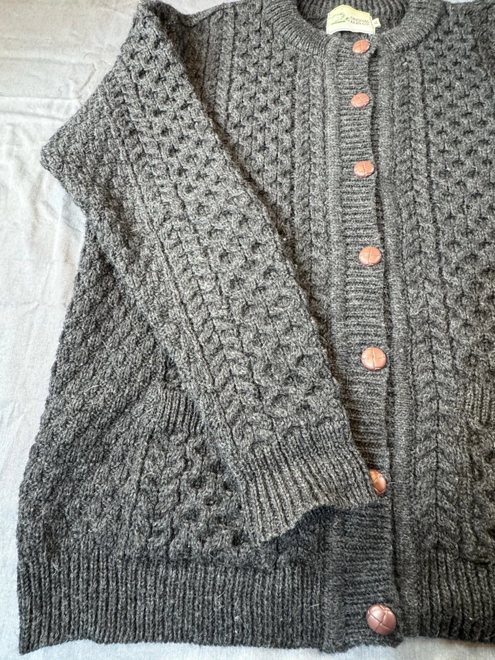 Cárdigan gris para mujer Aran Crafts 100 % lana tejido con cable botón delantero talla XL USADO EN EXCELENTE ESTADO Foto 3 de 4