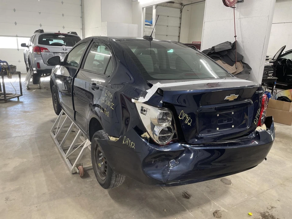 Módulo de controle de carroceria usado serve: 2015 Chevrolet Sonic Body Control BCM no firewall - Imagem 2 de 4