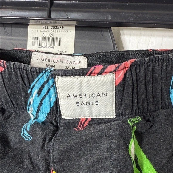 Pantalones Cortos American Eagle Outfitters Negros con Estampado de Plátano Colorido Foto 2 de 4