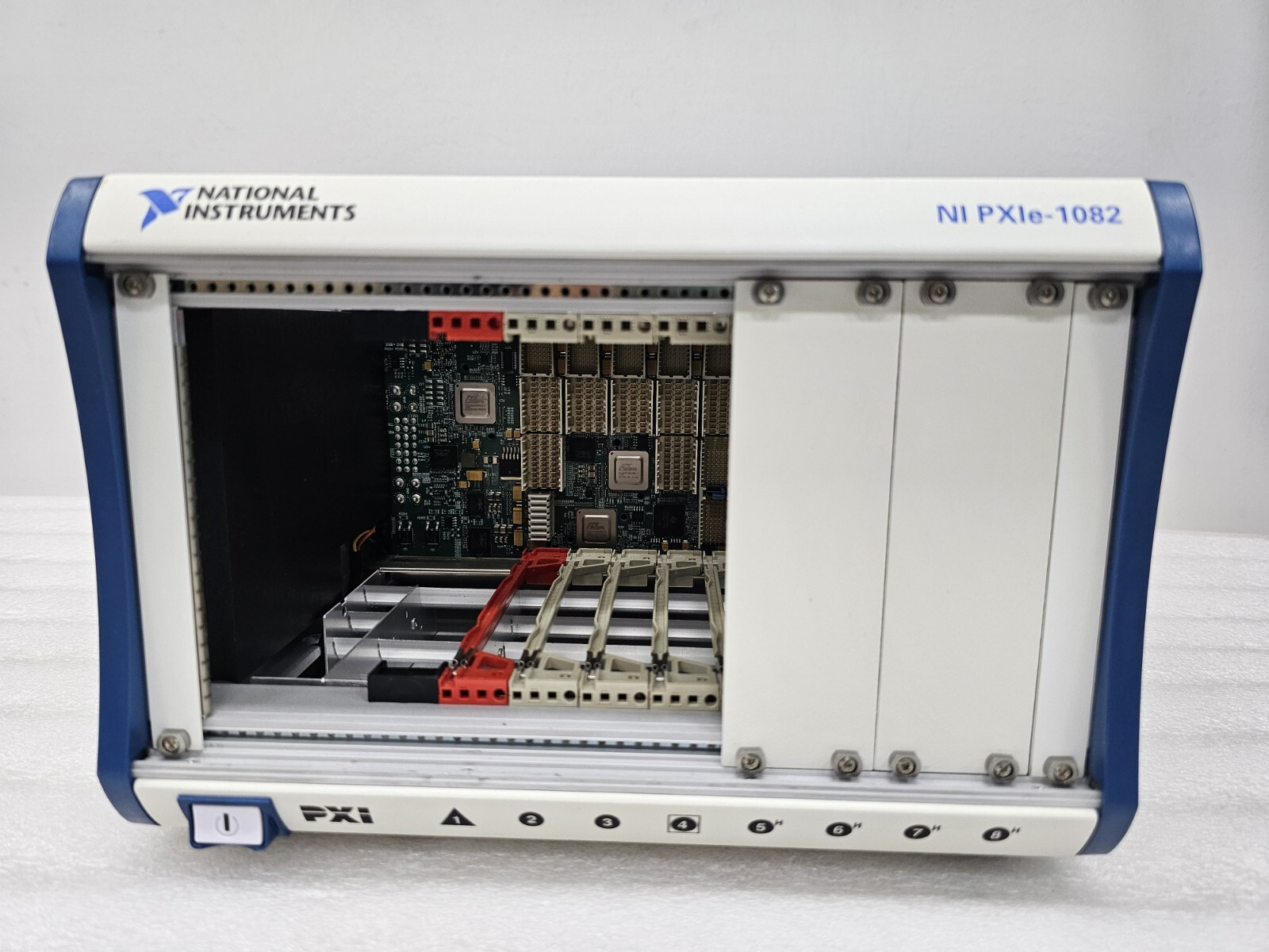 National Instruments NI PXIe-1082 , 198666G-01L 8-Slot PXIe Chassis