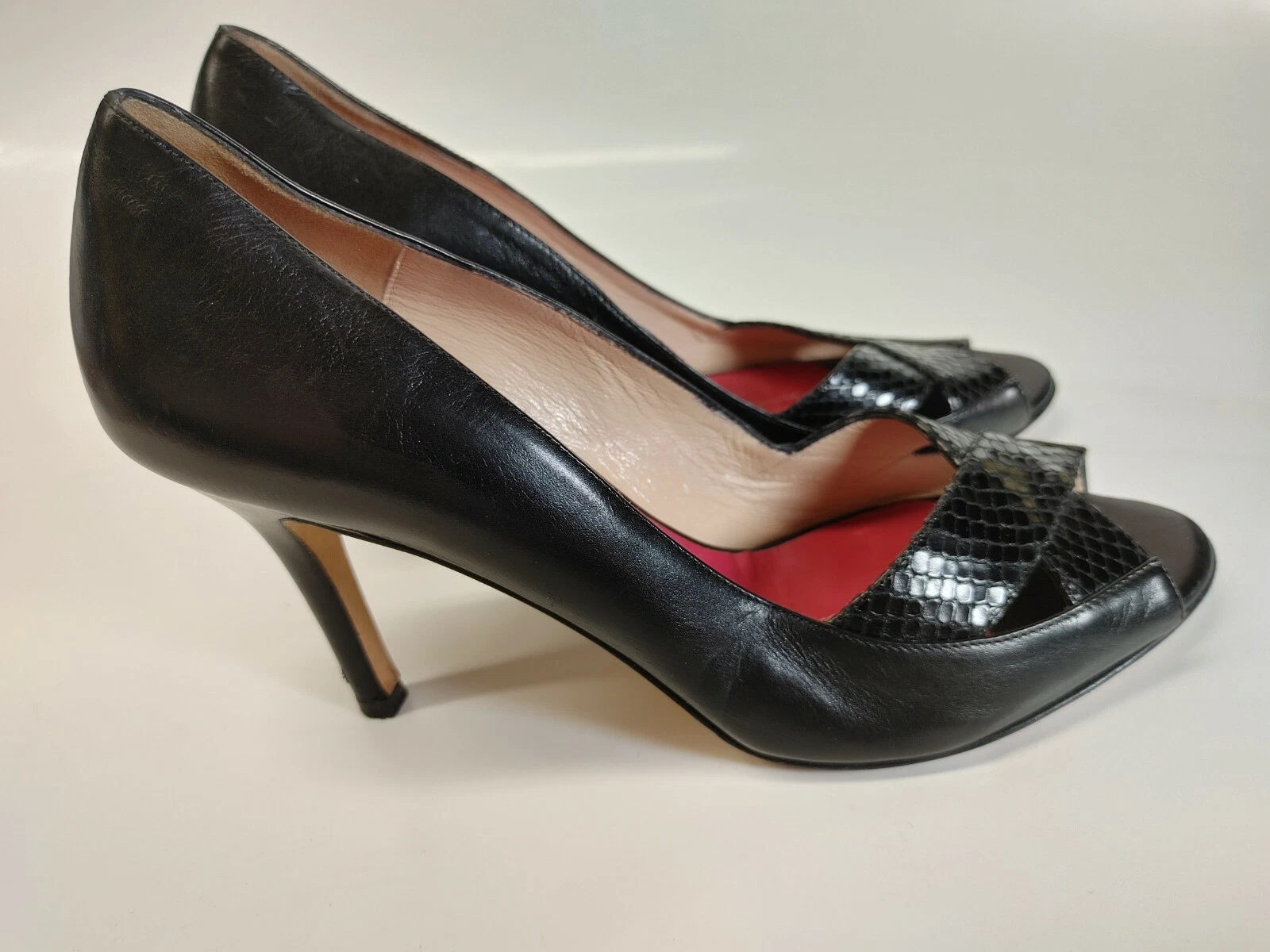 Scarpe décolleté Kate Spade New York nere in pelle con tacco a spillo taglia 7 5 AA Made in Italy