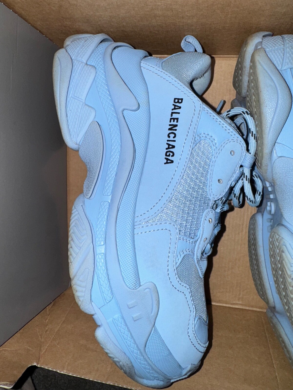Baby Blue Size 5/6 Triple S Balenciagas. Comes With Box. Worn. image 5
