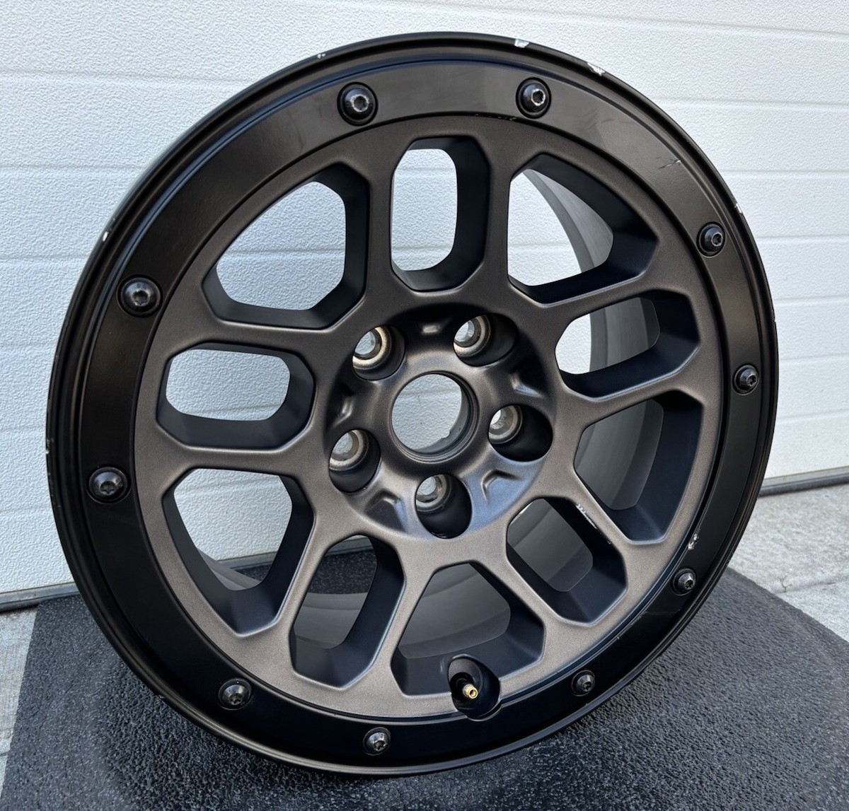 ラングラer392 JEEP WRANGLER RUBICON 392 XR BEADLOCK BRONZE 17” WHEEL