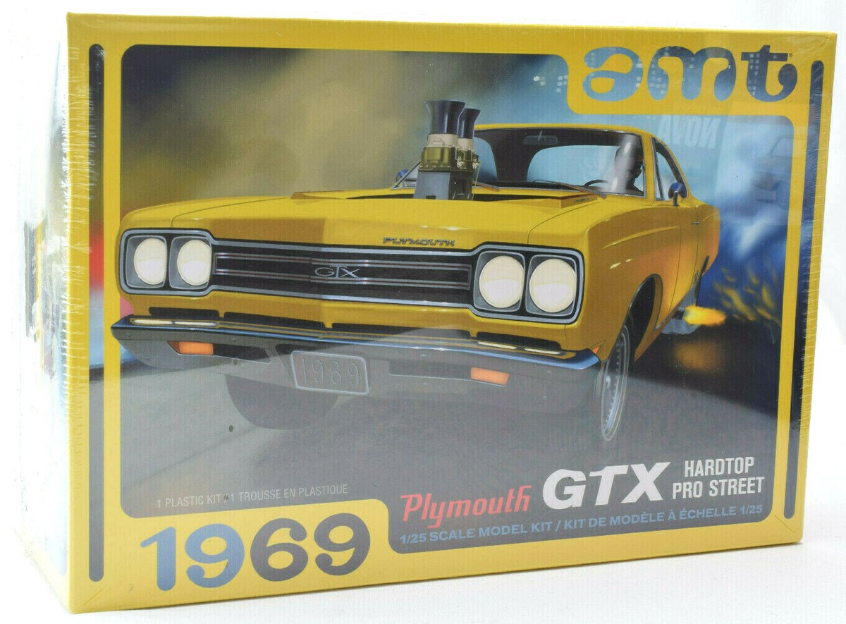 ミニカー 1969 Plymouth GTX AMT 1969 Plymouth GTX Hardtop Pro Street 1:25 Scale Plastic