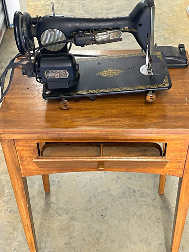 SINGER 15-91 Electric Household Sewing Machine w/ Foot Pedal, Portable, Leather