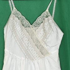 Victoria  s Secret Gold Label Maxi Slip Dress S / M Embroidered Lace Bridal