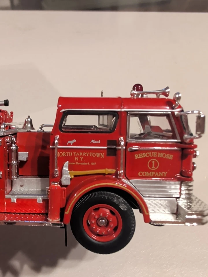 1960 Mack C Fire Pumper North Tarrytown Rescue Hose E1 1:50 by Signature Models - Image 3 of 4