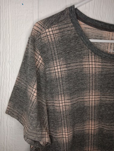 Torrid Classic Fit Top Womens Plus 2 Gray Pink Plaid Short Sleeve T-Shirt Soft - Picture 2 of 4