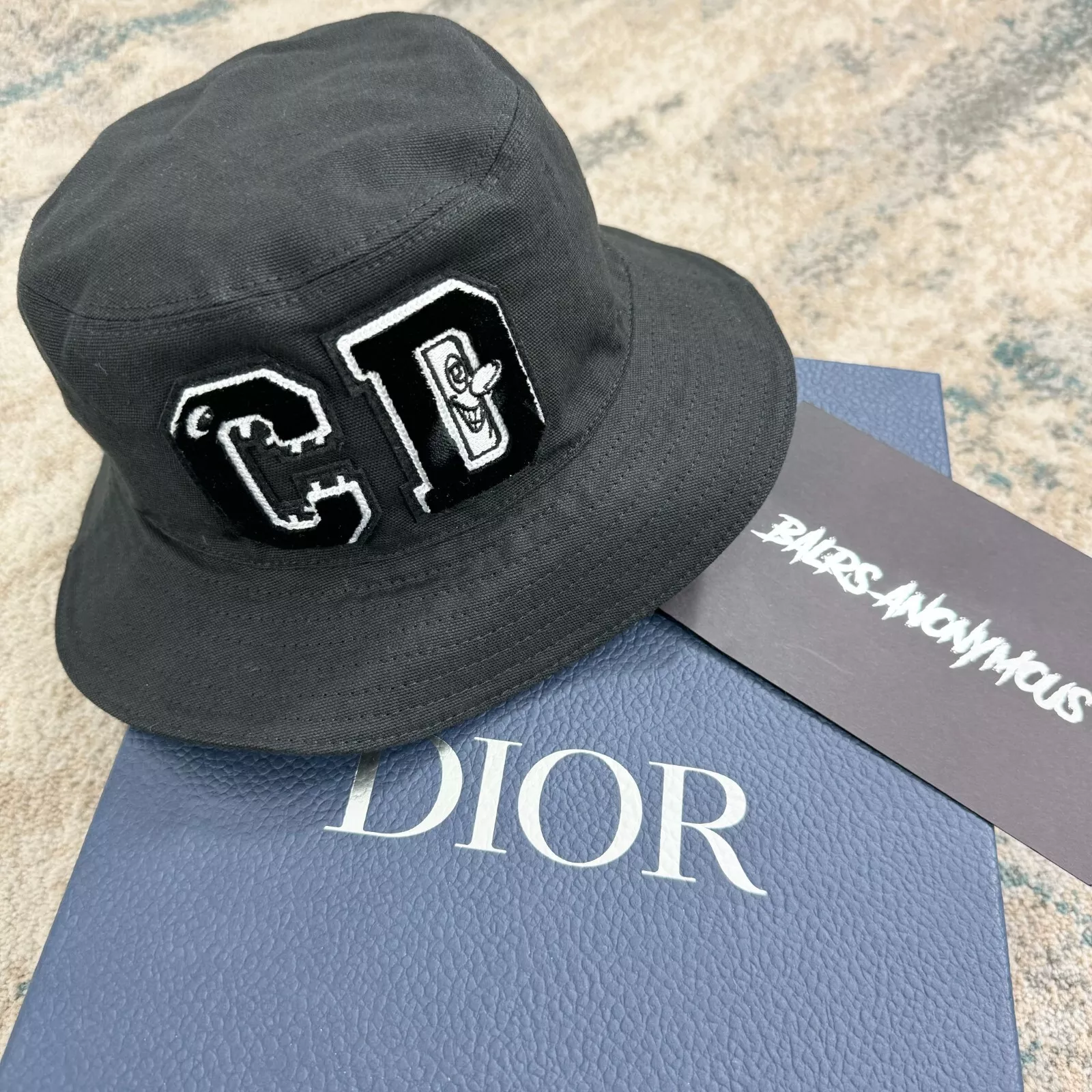 Chapeau seau Dior x Kenny Scharf noir PRIX CONSEILLÉ +
