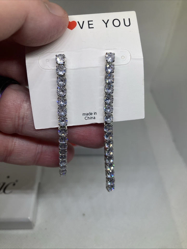 Nuevos pendientes largos colgantes brillantes en caja humildes elegantes Foto 2 de 4