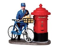 Lemax-02753-400, The Postman, Weihnachtsdorf, Weihnachtsfiguren, Postbote
