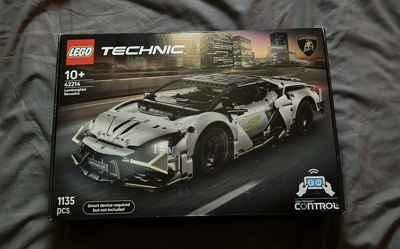 Lego Brand New Lego Technic Lamborghini  Revuelto Motorised