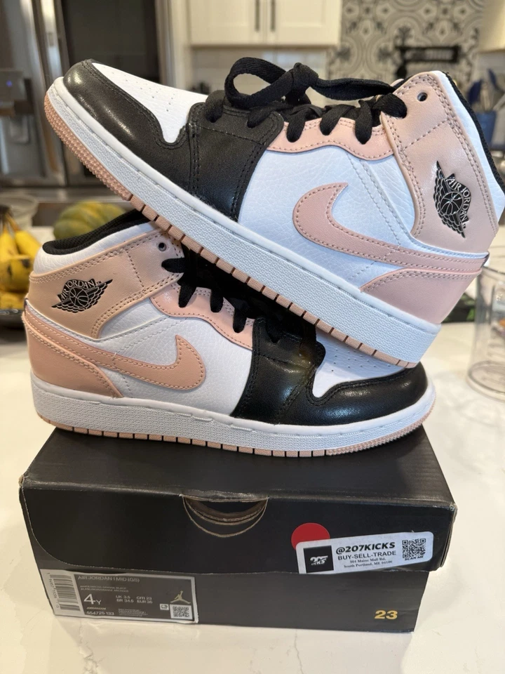 Talla: 4Y/5.5W Jordan 1 Mid “Naranja Ártico Puntera Negra” Nuevo Con Caja Foto 2 de 4