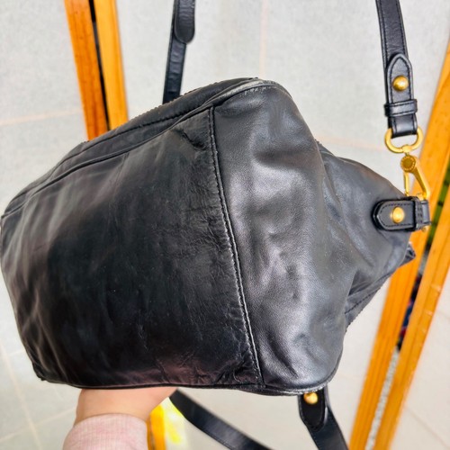Bolso de mano de cuero negro Marc By Marc Jacobs Petal To The Metal Voyage - Imagen 7 de 19