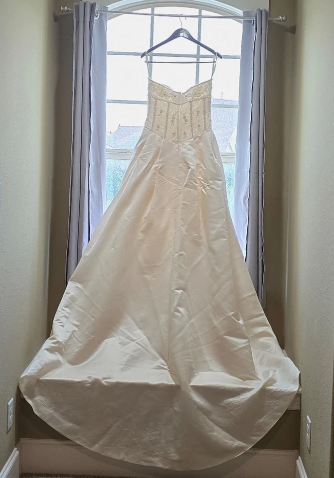 Corset Bodice Satin Wedding Dress (36 Bust, 29 Waist, 38.5 Hip (Fits sizes 8-10) - Image 4 of 4