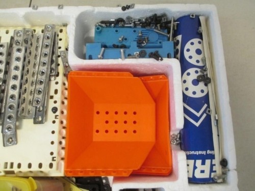 Vintage Gabriel Erector Set Number 725 with Instructions and Remote Control - Picture 4 of 8