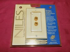 Niles Speaker/Amplifier Convenience Outlet Audio/Video 5W-2D. New Free Shipping