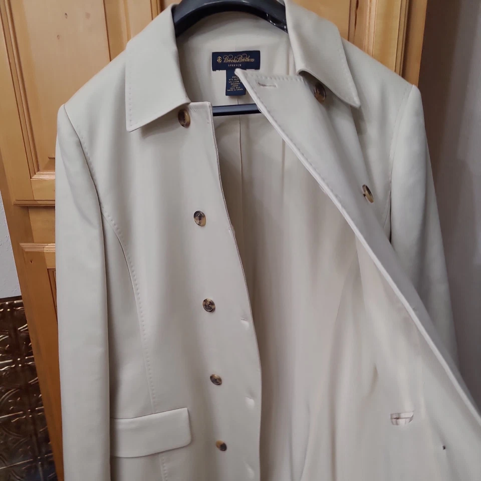 Brooks Brothers elástico 97 % algodón 3 % lycra, forro 100 % seda, color breige. Abrigo Foto 3 de 3