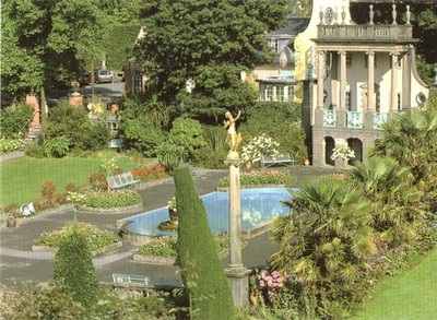 Portmeirion Central Plazza und Gloriette Dorfgärten Nordwales Postkarte