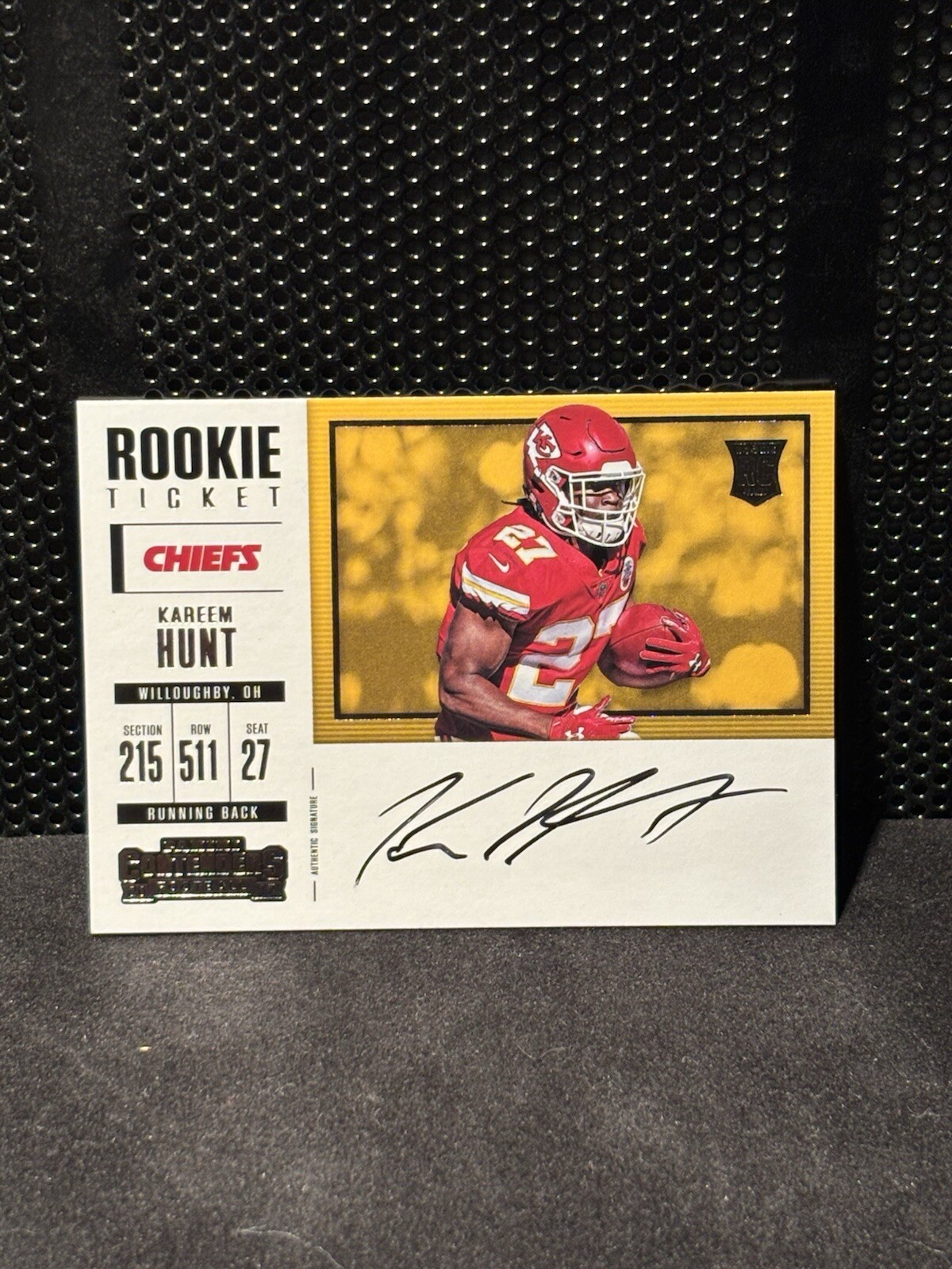 2017 Panini Contenders Ticket Variation Kareem Hunt #357 Rookie Auto RC ON CARD