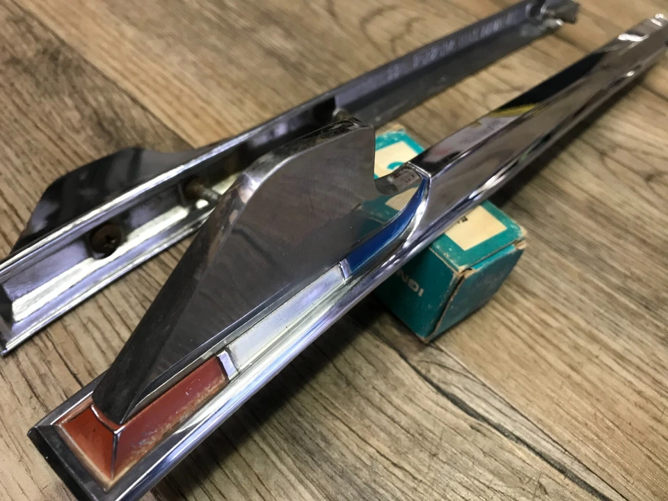 Dodge Dart GT 1965 carrocería Mopar OE guardabarros delantero cromado guardabarros lanza adornos Foto 4 de 4