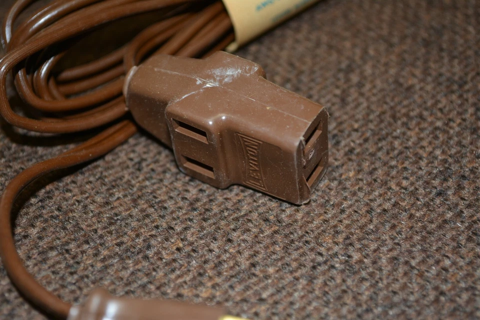 2 X Cable de alimentación de extensión de seguridad Leviton marrón 9 pies 15A 125V 1250W EE. UU. NUEVO 2532-9 Foto 3 de 4