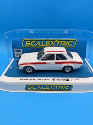 Scalextric C3934 Ford Escort MK1 Mexico, diamantweiß 50 Jahre Jubiläum