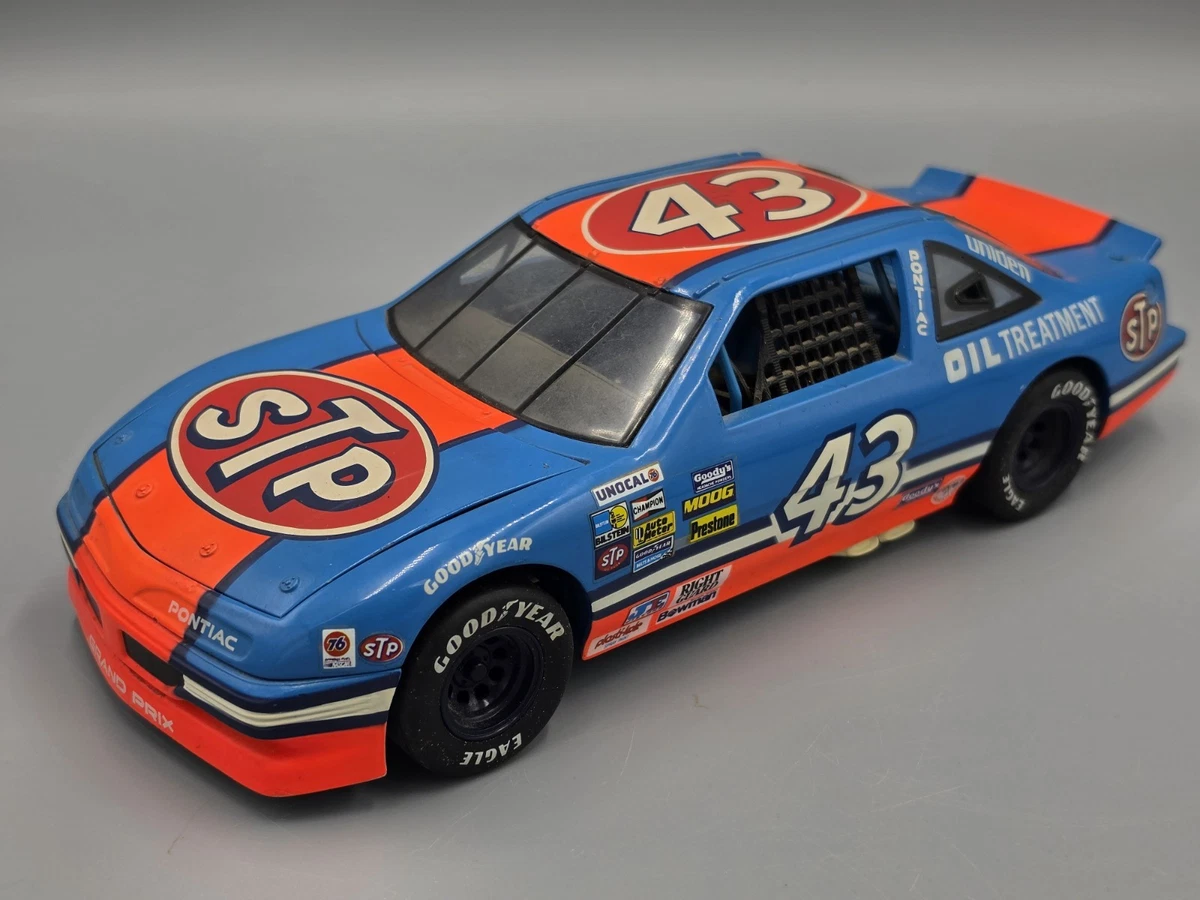 1:18 Scale Diecast Racing Cars Richard Petty Just Listed 2026