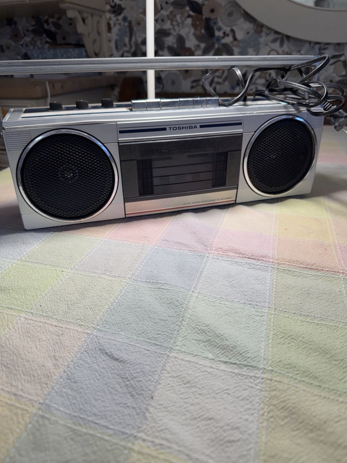 Toshiba RT-SF1 AM/FM Stereo Cassette Boombox Silver/Black AC/Battery