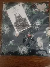 Michel Design Works Winter Garden Apron with Pockets Floral  Christmas Greenery