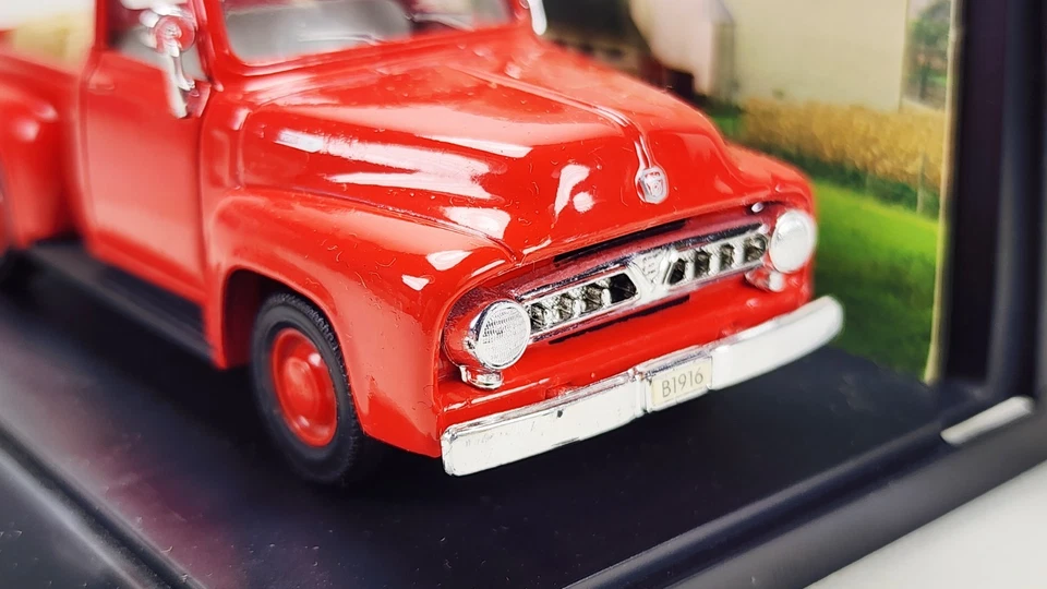 Maisto Trucks 53' Ford F series Pickup Truck-Pull Back Action 1/32 doors open - Image 4 of 4