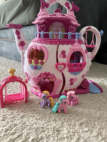 My Little Pony Ponyville Teapot Palace Lights & Music, 5 Figures