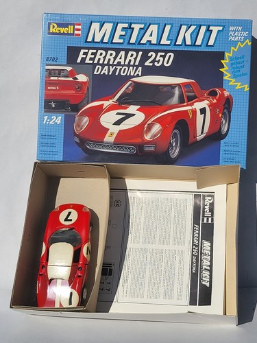 Diecast metal model 1:24 Revell METAL FERRARI 250 LE MANS mint in box. - Picture 11 of 12