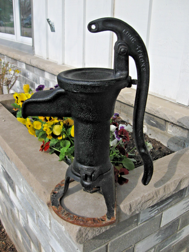 Antique Cast Iron Hand Well Water Source Pitcher Pump YARD GARDEN DECOR