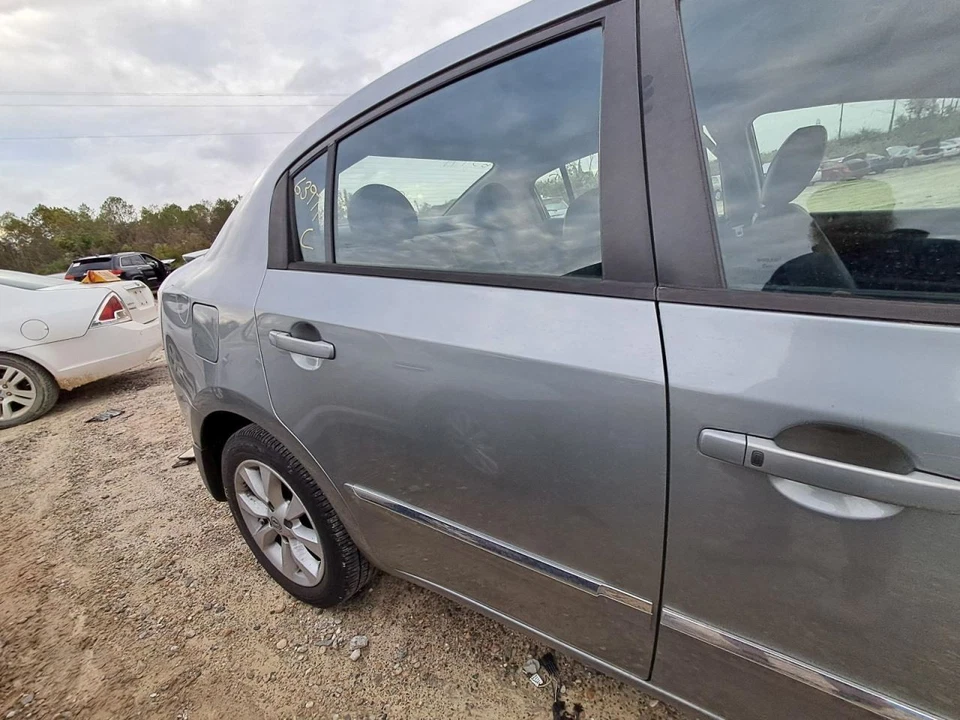 2012 Nissan Sentra Passenger Rear Door Shell Used Local Pickup Only 2712363 - Image 2 of 3
