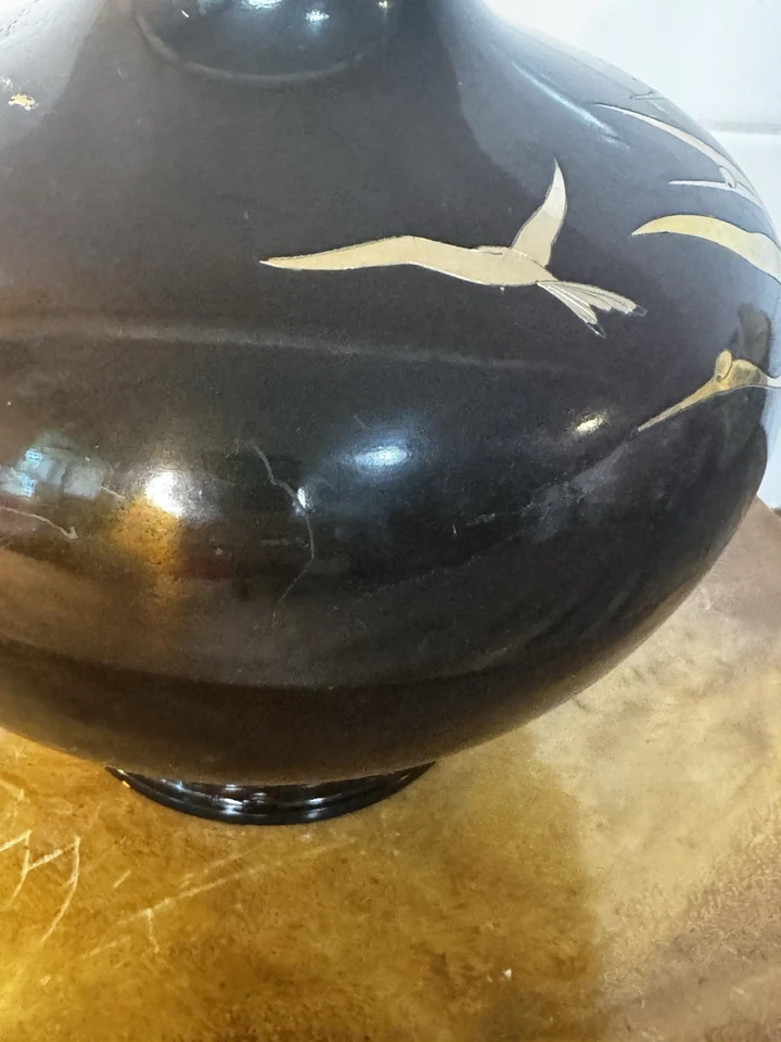 Jarrón vintage con motivo de grúa japonesa de metal mixto Foto 4 de 4