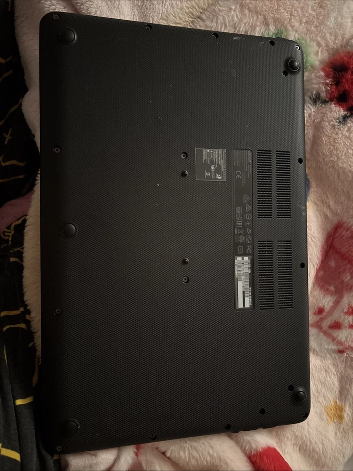 Portátil Acer Chromebook, excelente estado con pegatinas. Cargador incluido. Foto 3 de 4