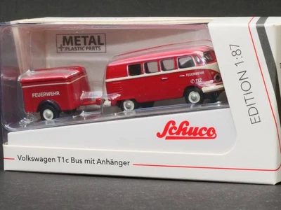 Schuco 452661800 VW T1 c Bus mit Anhänger Feuerwehr wie NEU! OVP 1707-20-80 - Bild 1 von 3