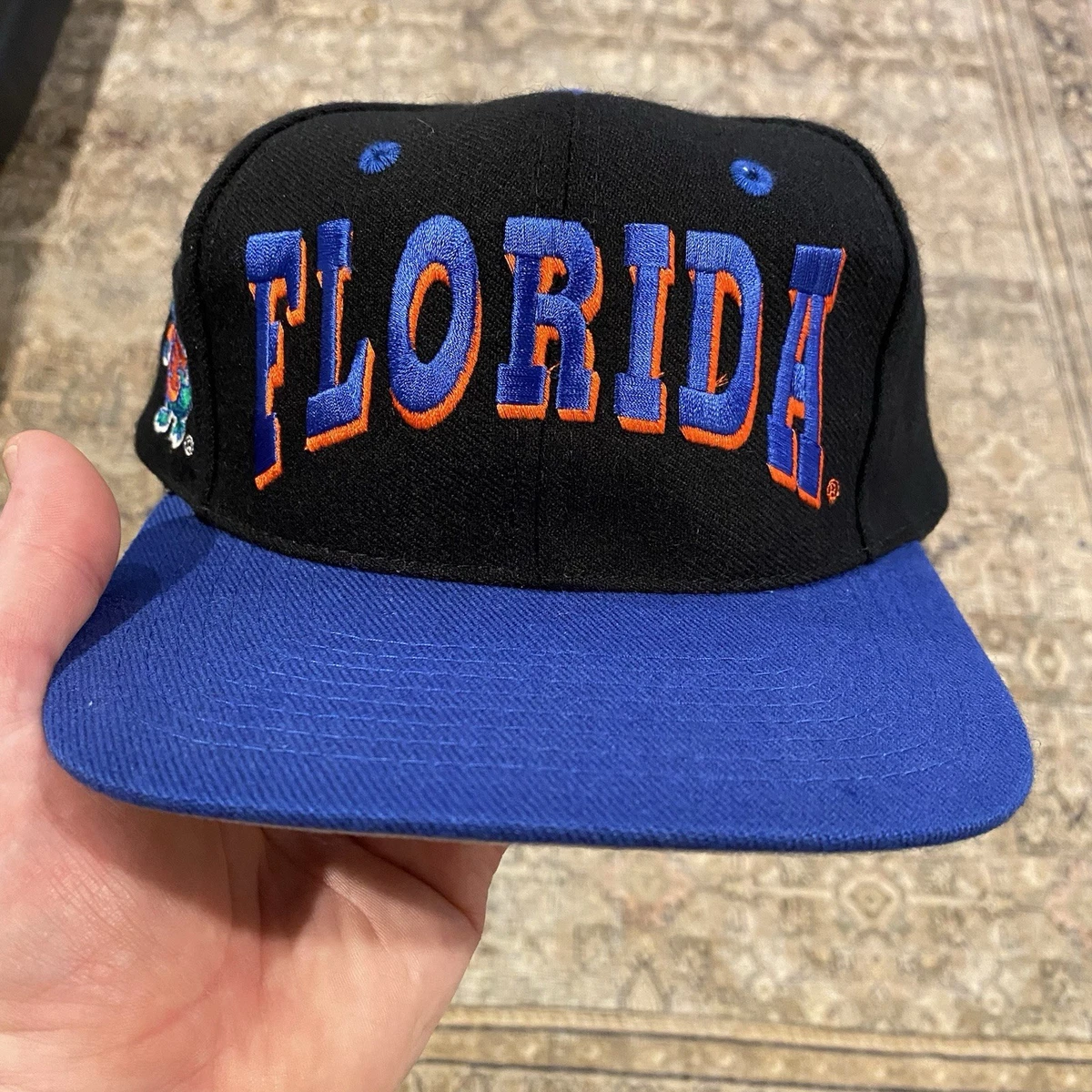 Casquette ajustée noire sur noire Top of the World Florida Gators pour