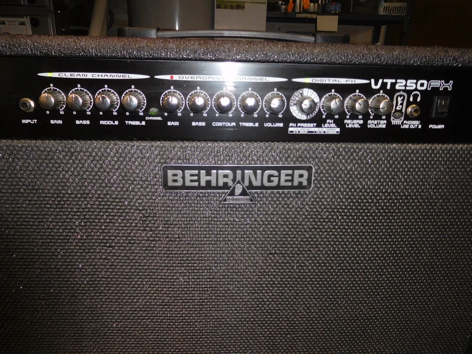 Amplificador de guitarra Behringer VT-250FX, 2x50 vatios Foto 3 de 4