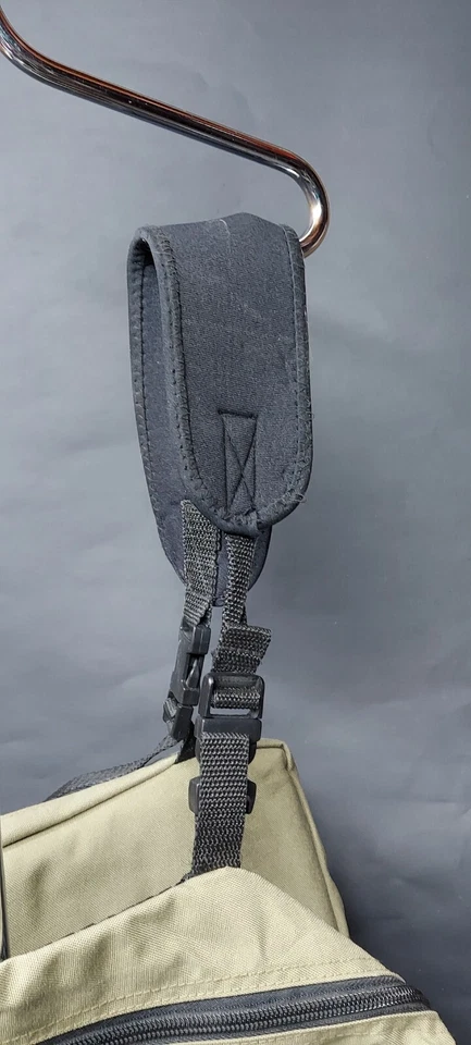 Field & Stream Tactical Fishing Vest- Size Large Zipper Front Multi Pockets - Image 3 of 4