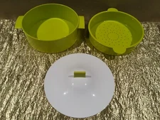 Tupperware UNIQUE Beautiful New Micro-steamer Tortilla Keeper 1 1/2QT Lime Color