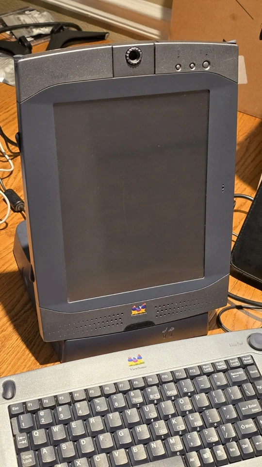 Tablet PC ViewSonic ViewPad 1000 con base, teclado, cargador, estuche y lápiz óptico LEER Foto 3 de 4