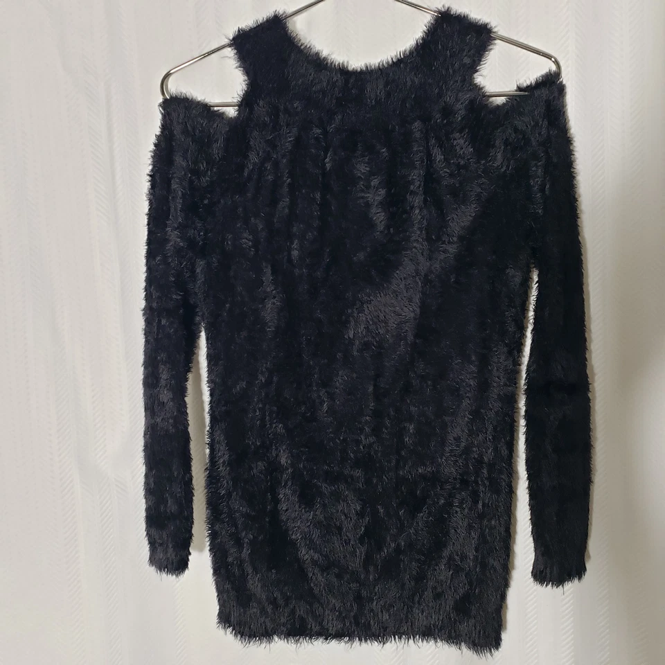 Gianni Bini Faux Fur Cold Shoulder Long Sleeve Sweater Size S Black Y2K Foto 2 de 4