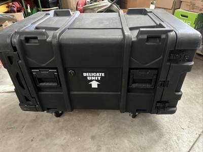 SKB 30'' DEEP 8U SHOCK MOUNT RACK CASE w/ CASTERS fits DELL, COMPAQ SERVERS, AMPS
