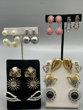 LOT Of Pairs VINTAGE CLIP ON AND SCREWBACK EARRINGS Weiss Vogue Napier Trifari