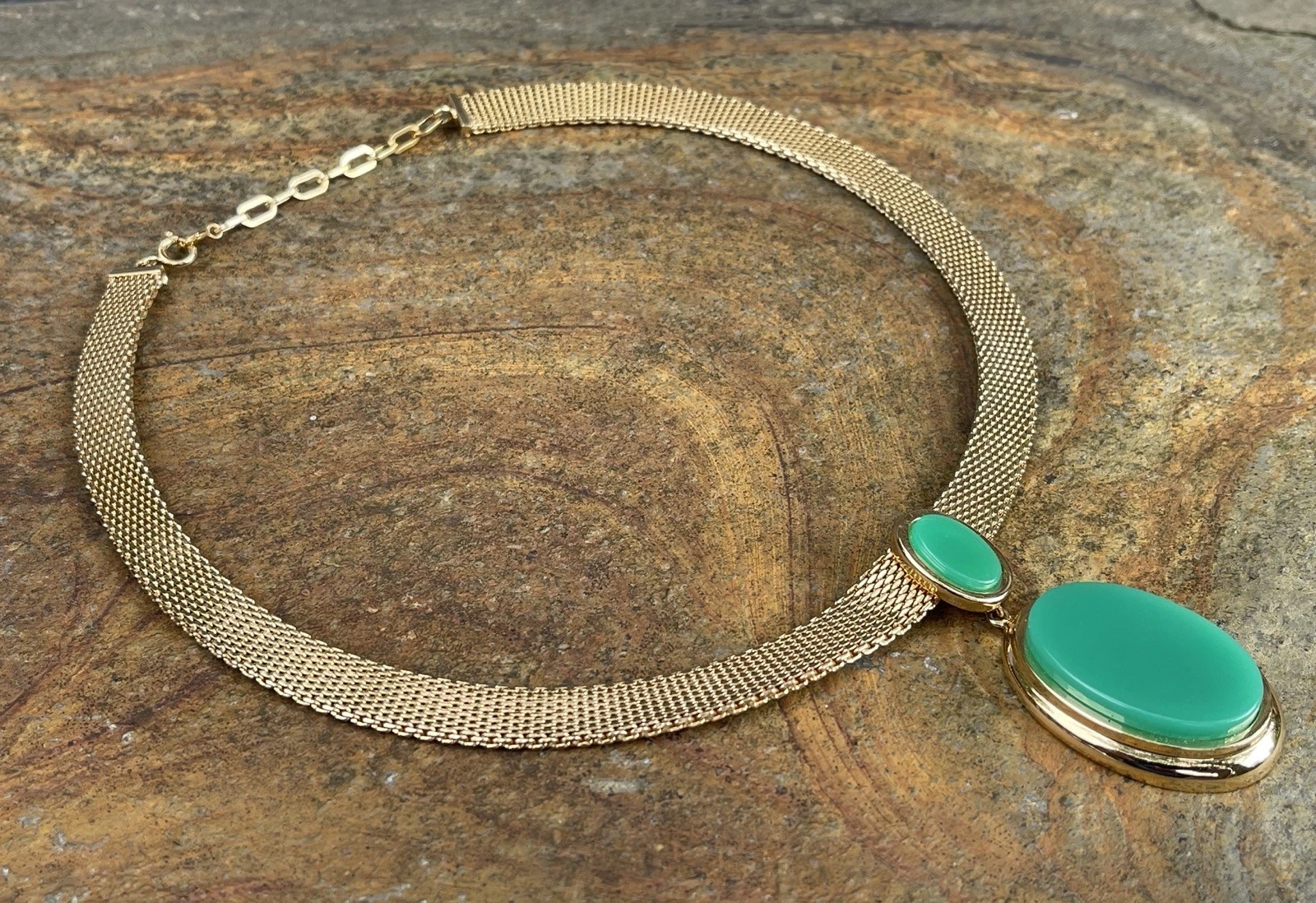 Christian Dior Collier 1971 pietre verdi dorate (S 7008)